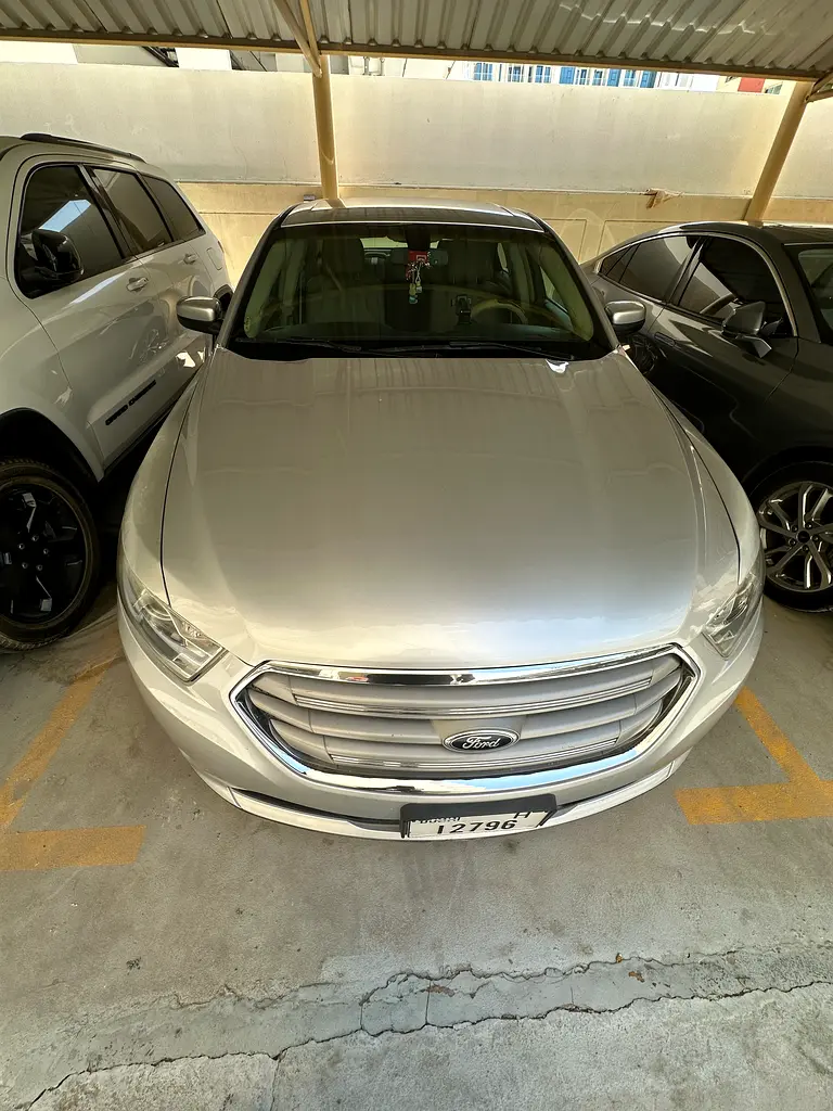Ford Taurus 2013 — photo 1 of 12