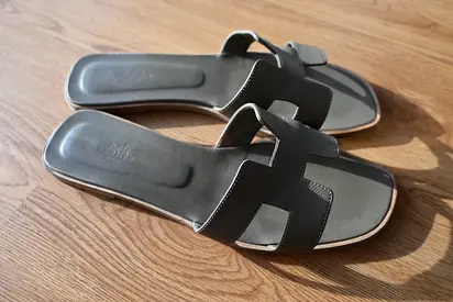 Hermes Olive Green Leather Oran Flat Sandals