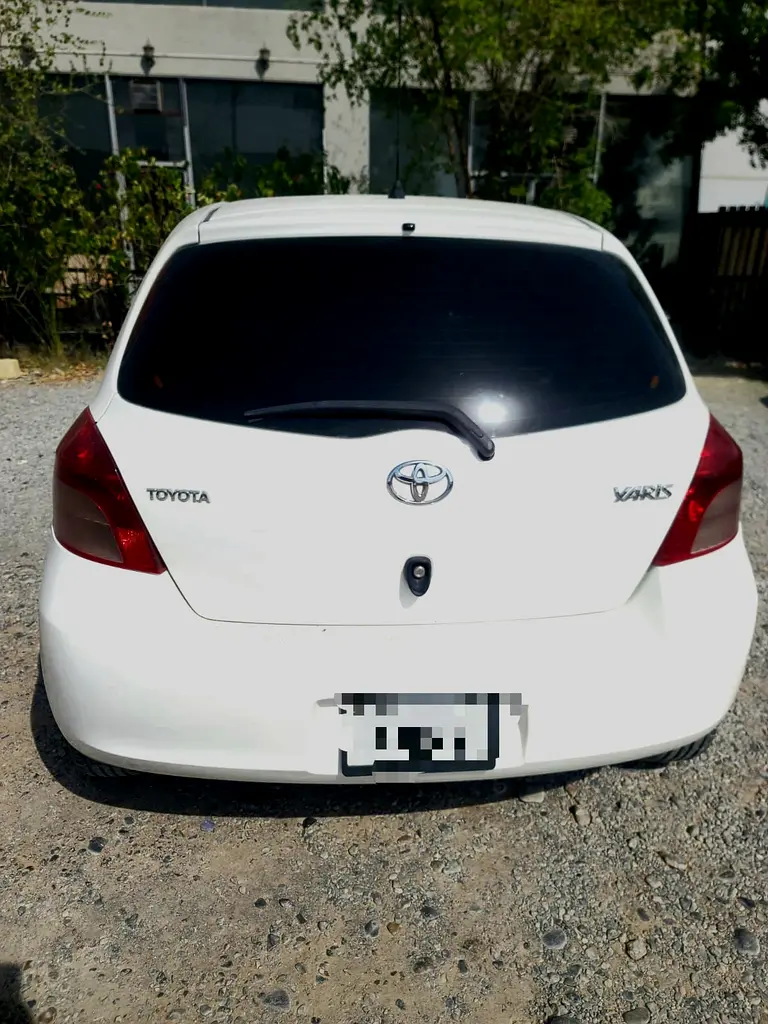 Toyota Yaris 2008 — photo 1 of 12