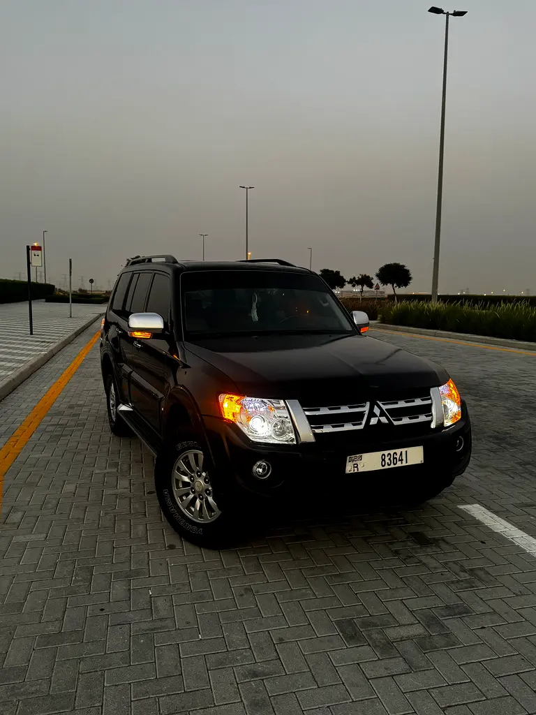 Mitsubishi Pajero 2012 — photo 1 of 8