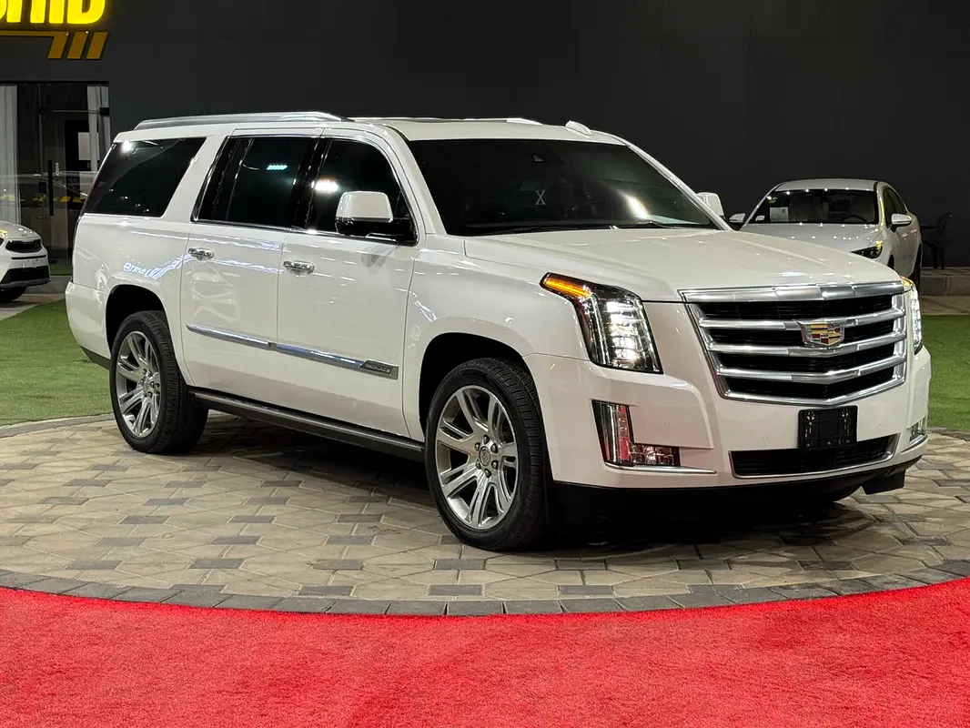 Cadillac Escalade 2016 — photo 1 of 11