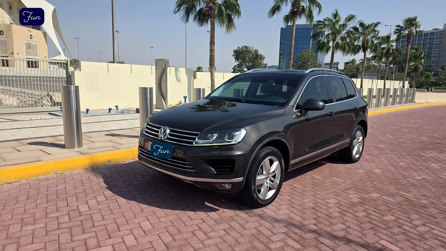 Volkswagen Touareg 2015 — photo 1 of 15