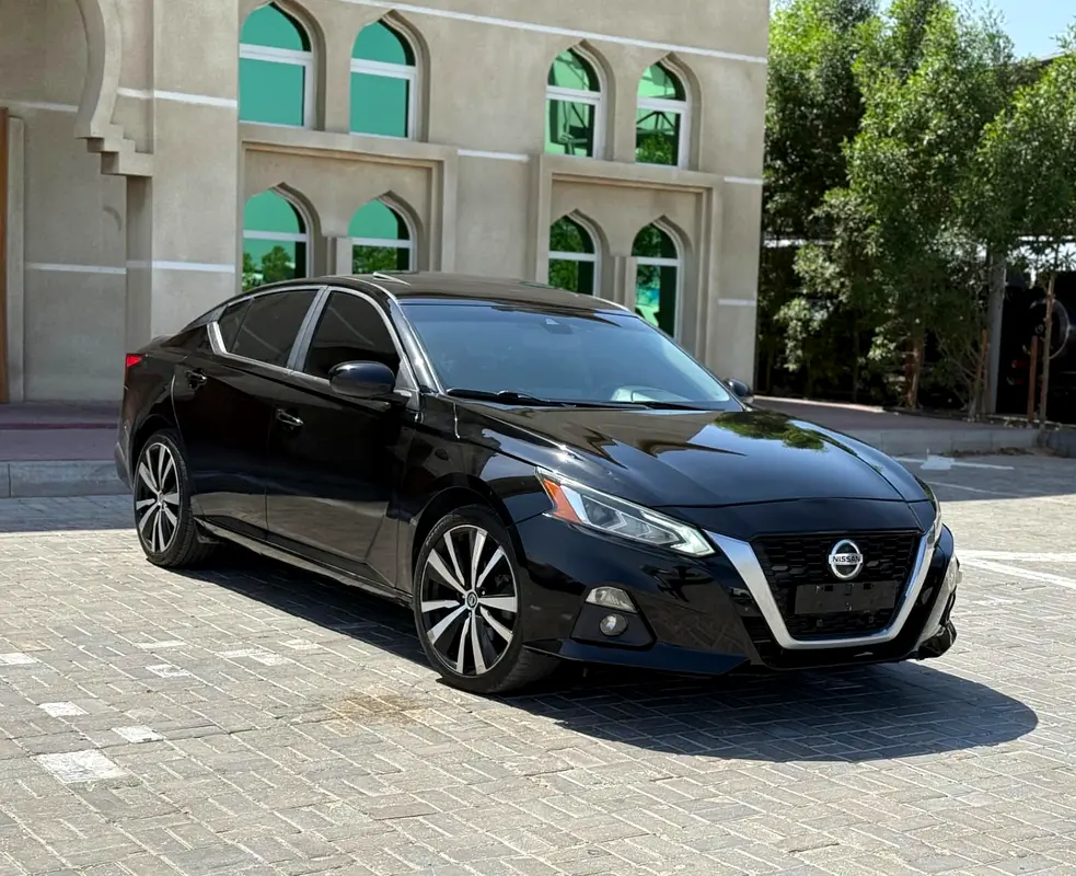 Nissan Altima 2020 — photo 1 of 20