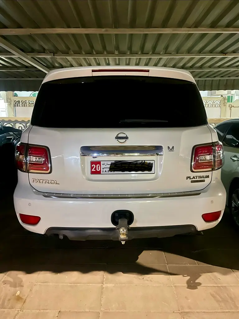Nissan Patrol 2011 — photo 1 of 2