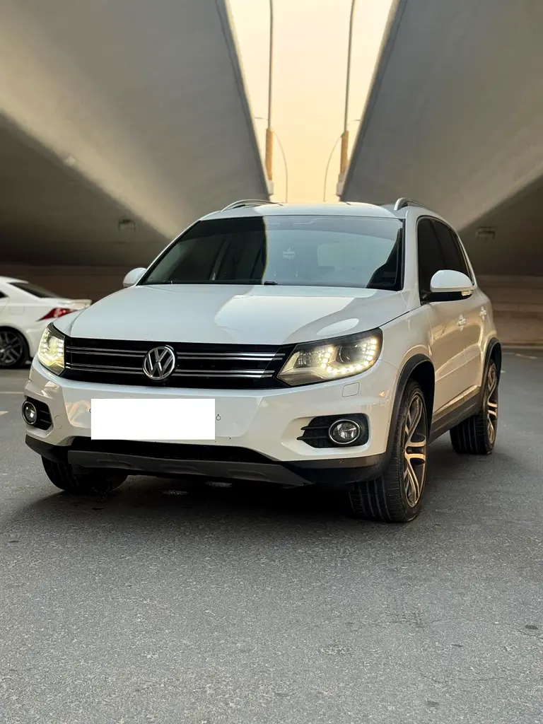 Volkswagen Tiguan 2016 — photo 1 of 17