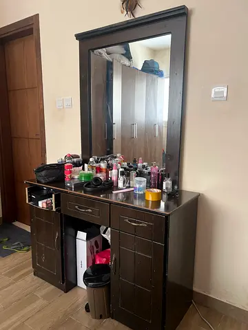 Dressing table