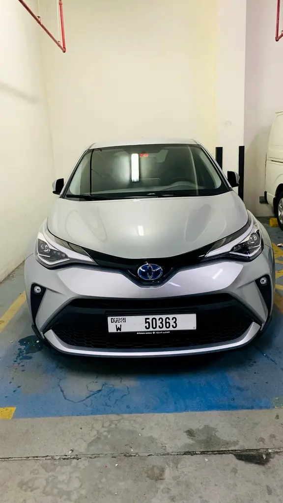 Toyota C-HR 2023 — photo 1 of 5