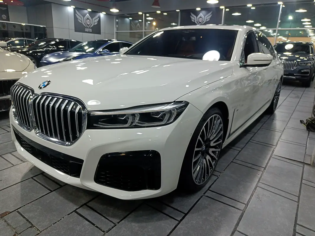 BMW 7-Series 2021 — photo 1 of 12
