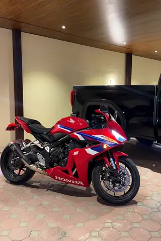 HONDA CBR650R E-CLUTCH 2025