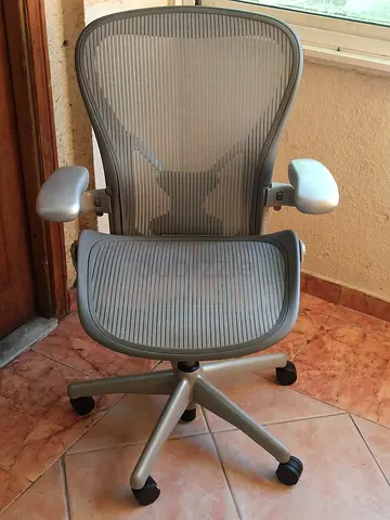 Model Herman Miller Aeron Classic Chair Silver Colour Size C