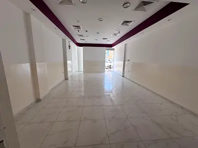 مساحه كبيره جدا _ تكيف مركزي _ مطبخ وحمام _ يصلح لكافة الانشطه التجاريه _ موقع حيوي _ سهل لمخرج الشارقه ودبي