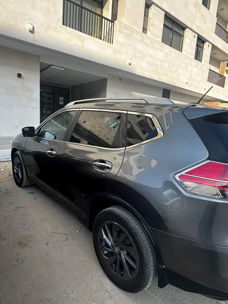 Nissan Rogue 2016 — photo 1 of 3