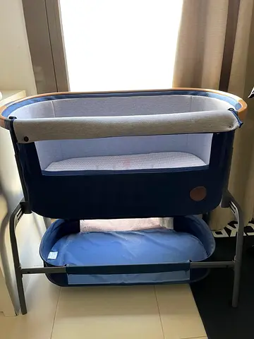 Bassinet in Blue - Good Condition
