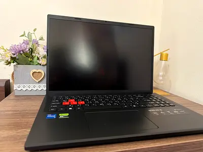Acer Swift Go 16 OLED – Intel Core Ultra 7 – Like New – Warranty
