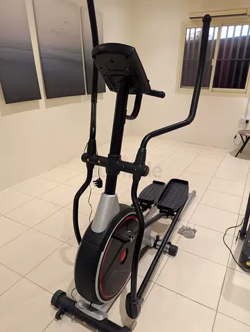 Used Elliptical Trainer in flawless Condition - Compact Home Gym