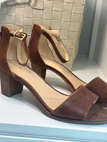 Brown suede open-toe slingback heels - size medium
