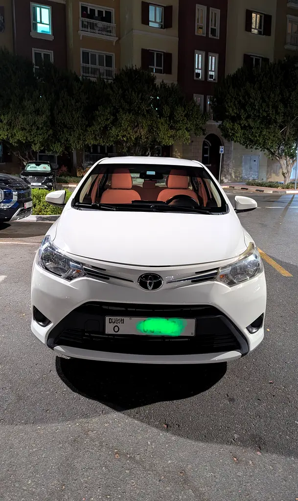 Toyota Yaris 2016 — photo 1 of 14
