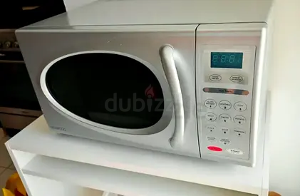 Silver microwave freestanding working, good condition Kenwood MW577