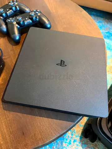 PS4 Slim 500GB with 2 Controllers + Wireless Charging Pad