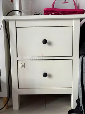 White 2-Drawer Bedside Table / Nightstand in Good Condition
