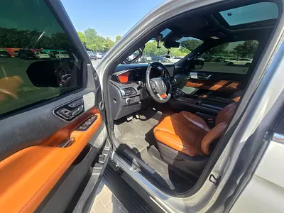صورة 11 لـ 2018 Lincoln NAVIGATOR