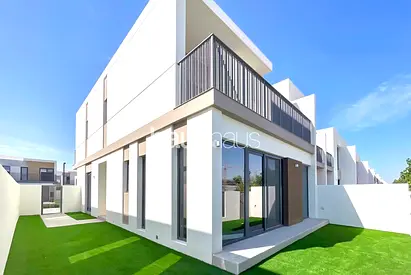 Landscaped | Single Row | Vacant