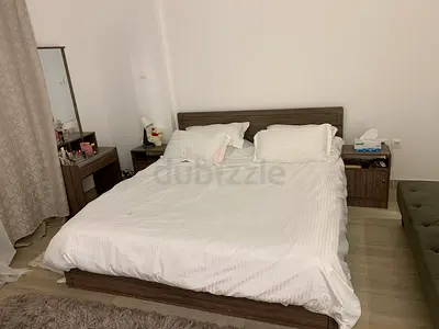 Modern Wooden Bedroom Set with Bed, Nightstands and Vanity