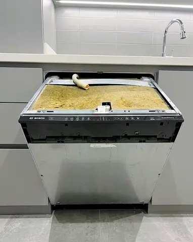 Bosch Latest Model Built-In 3-Rack Dishwasher – Like New Condition, Premium German Engineering