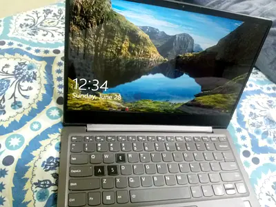 I7 8gen Lenovo laptop 4k display with 8gb ram