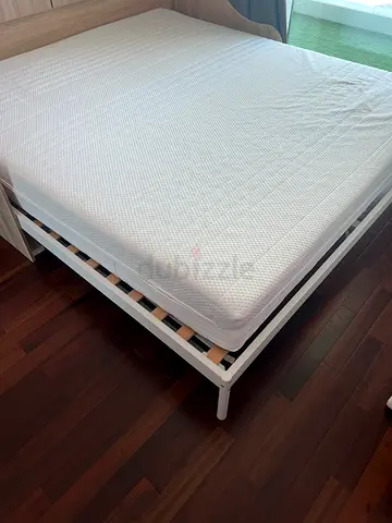 White wooden bed frame with mattress - queen size. 180x200 cm. Almost new excellent condition.