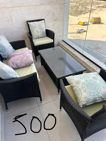 Outdoor rattan lounge set 4-seater with glass-top coffee table - used