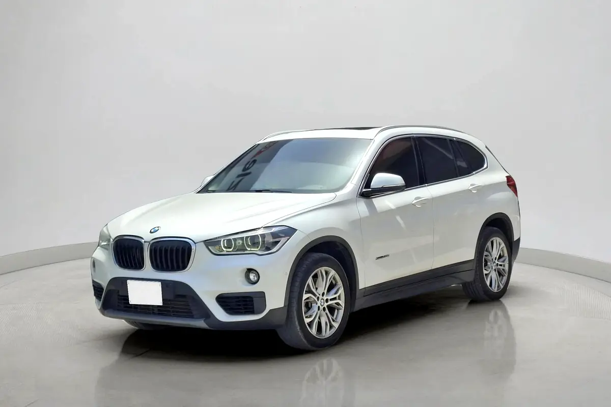 BMW X1 2018 — photo 1 of 15