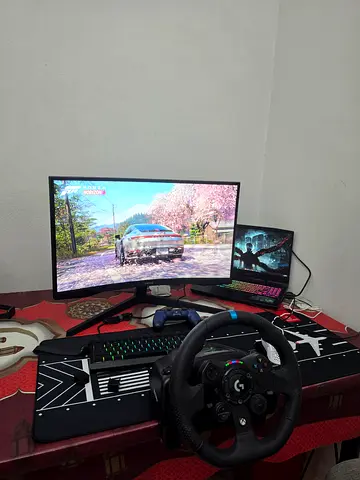 Logitech G923(PC/Xbox) Racing Wheel with Pedals - Good Working Condition