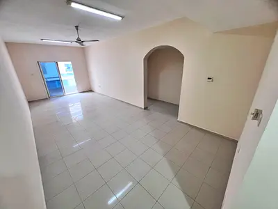 Master bedroom, 3 bathrooms, central air conditioning and cooling, close to Sheikh Ammar Street, ea
