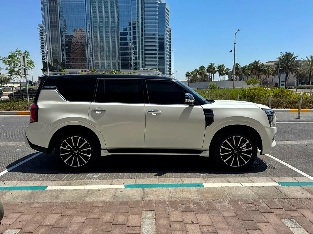 Nissan Patrol 2014 — photo 1 of 9