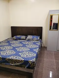 near max metro attached bathroom and kitchen metro only walking distance good room