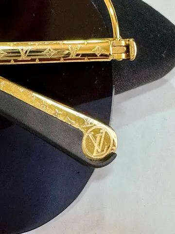 Louis Vuitton style gold-frame sunglasses