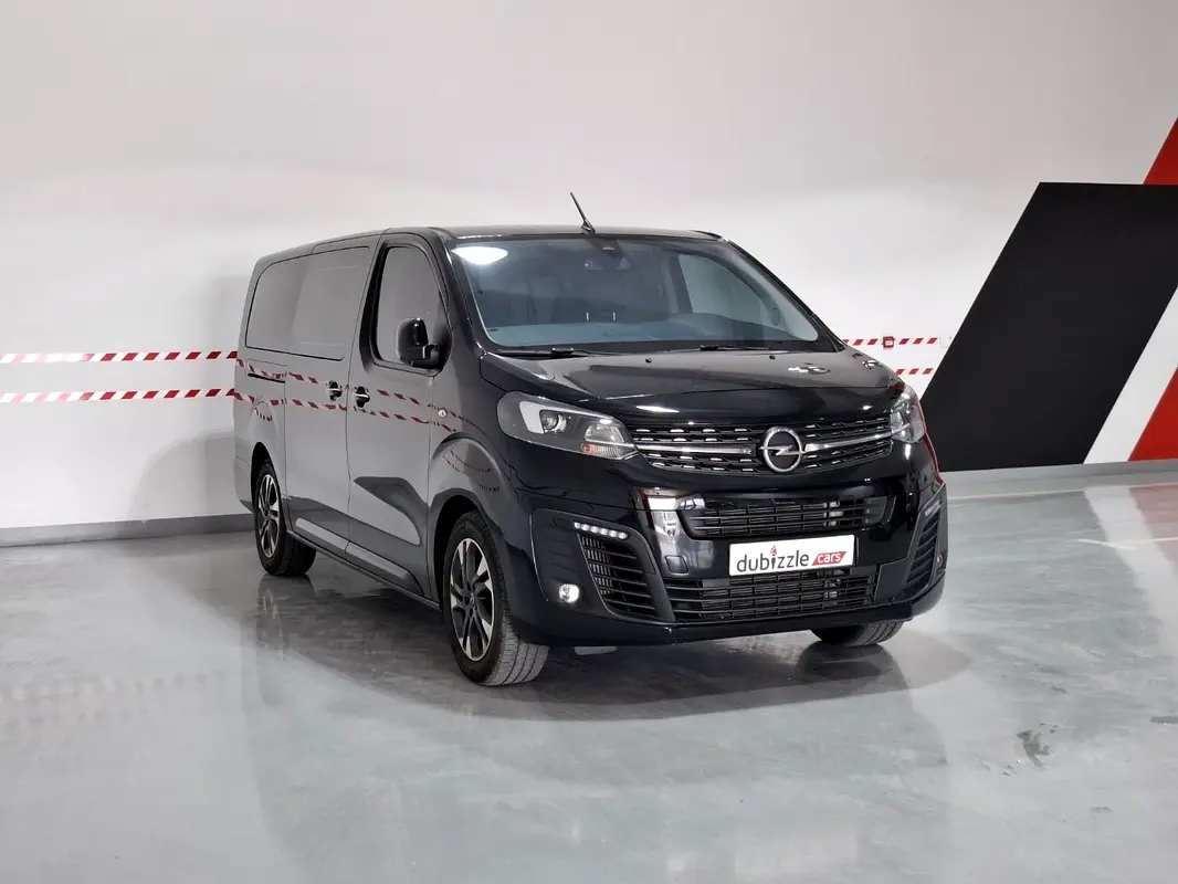 Opel Zafira Life 2023 — photo 1 of 14