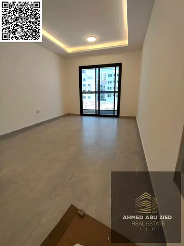 افخم وارقي غرفه وصاله أول ساكن الجرف ٣ قريب من السوق الصيني وطريق محمد بن زايد 2 حمام بلكونه اطلاله مفتوحه غرفه غسيل بنايه جديدة صيانه كامله علي المال