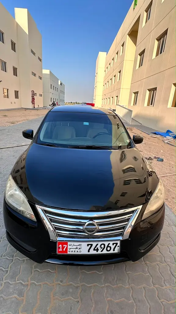 Nissan Sentra 2014 — photo 1 of 6