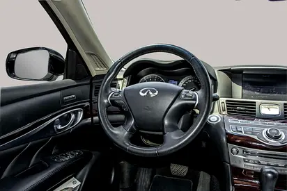 2018 Infiniti Q70 — фото 10