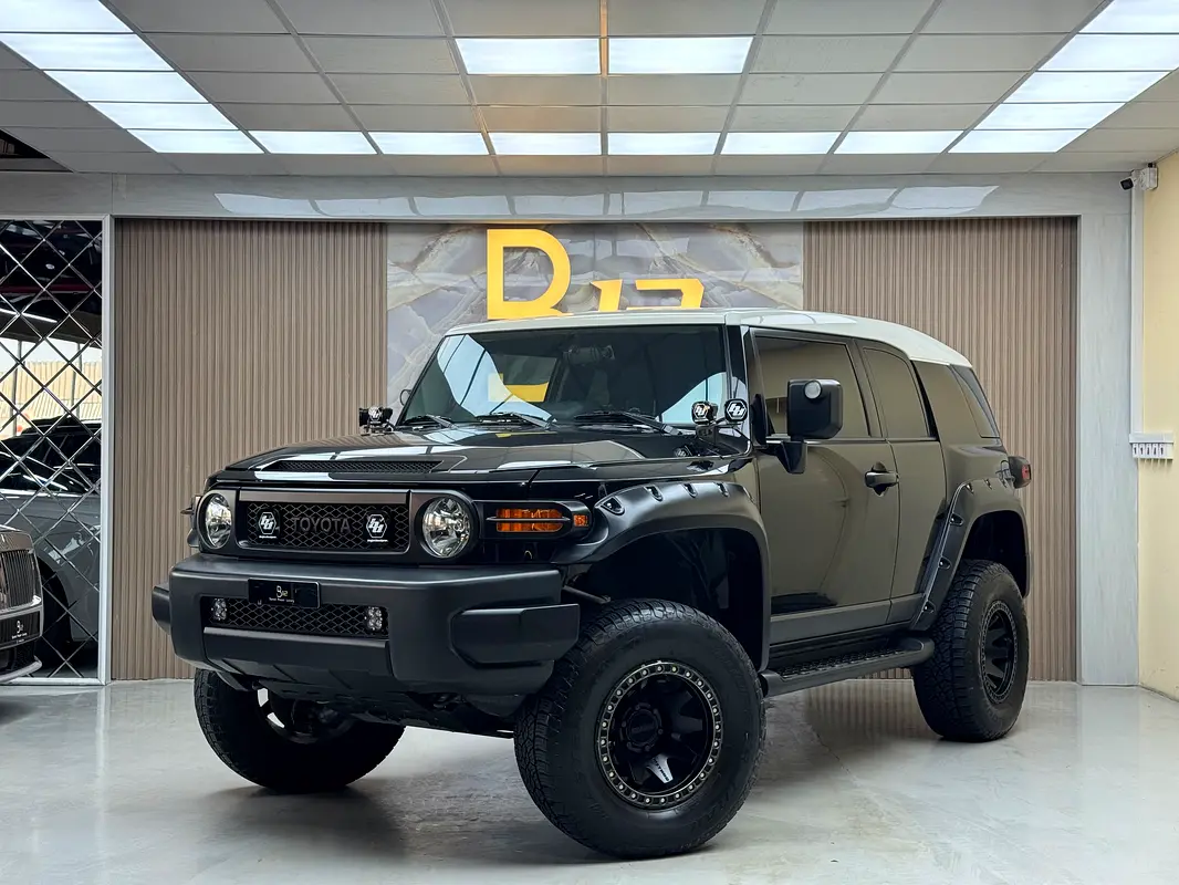 Toyota FJ Cruiser 2022 — photo 1 of 20