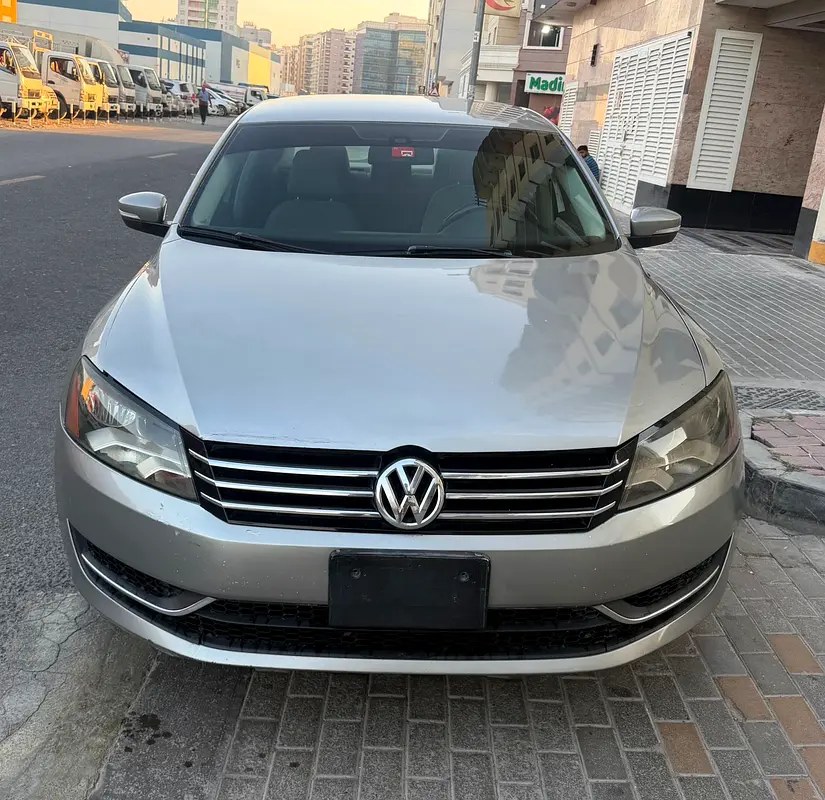 Volkswagen Passat 2013 — photo 1 of 12