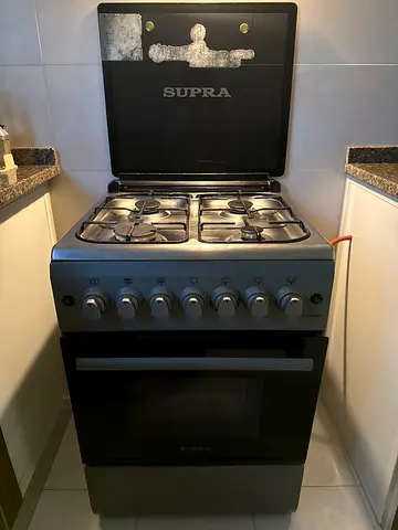 Supra 4-burner Gas Cooker with Oven - Good Working Condition