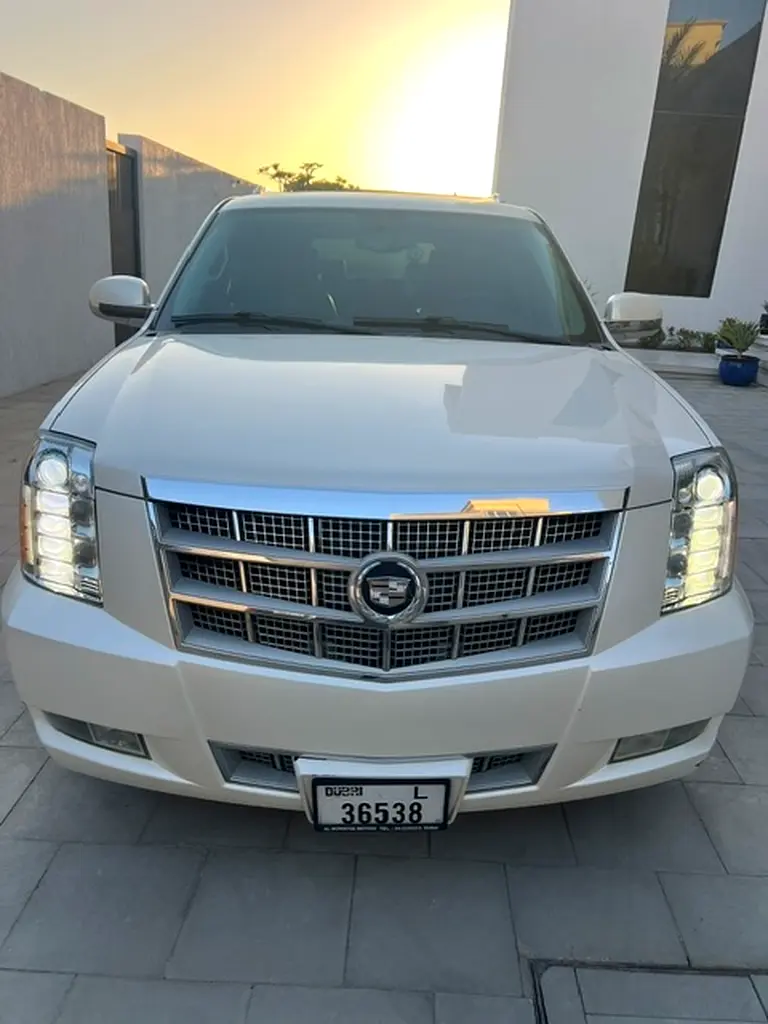 Cadillac Escalade 2012 — photo 1 of 12