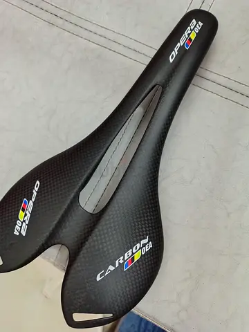 New Full carbon fiber road bike saddle