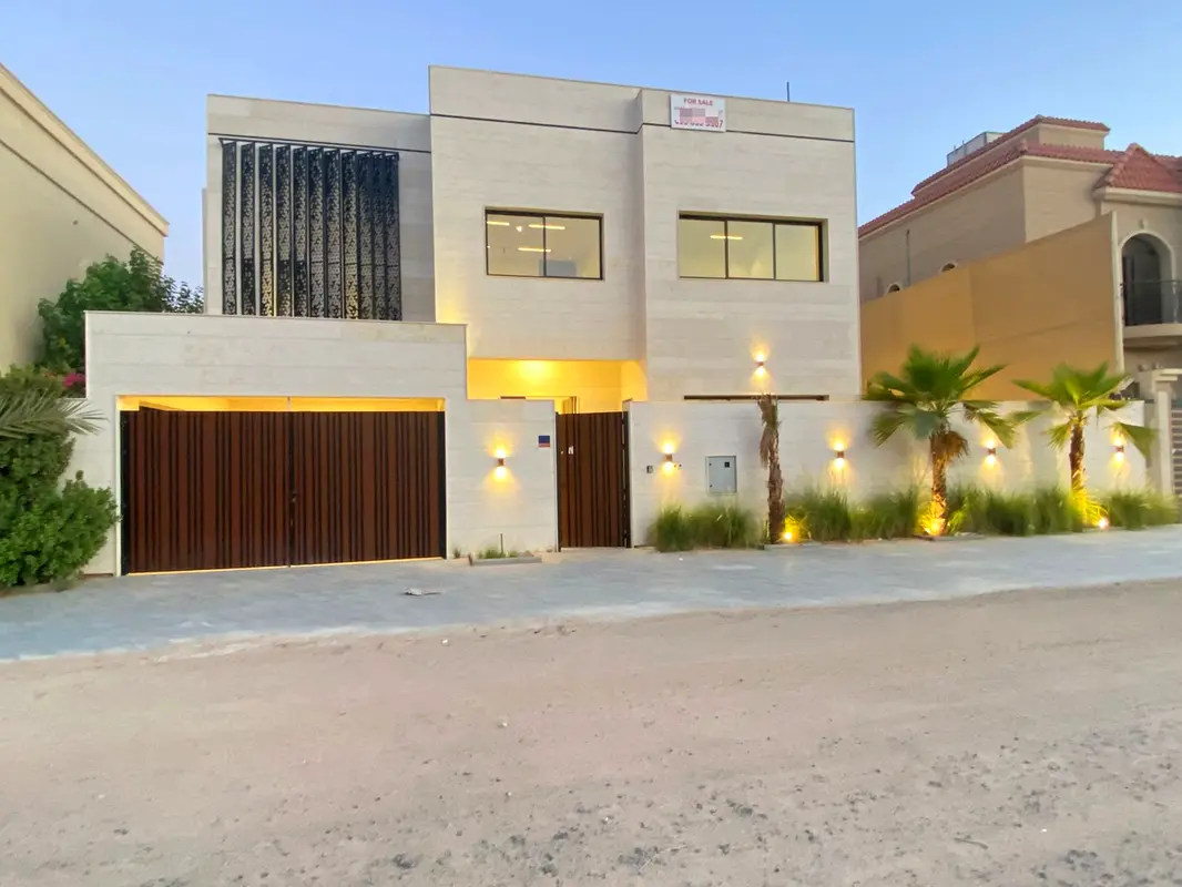 🏡✨ Luxury villa for rent in Al Rawda 1, Ajman, consisting of four bedrooms, a majlis, a large living room, and a private swimming pool.