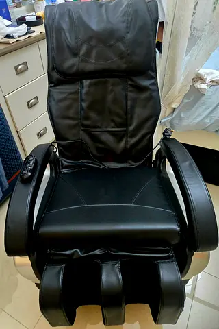 Used Black Full-Body Massage Chair (neck ,back and legs- Excellent Working Condition