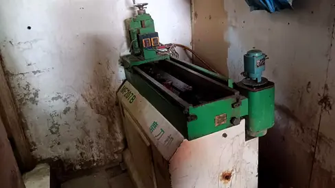 Knife sharpening machine