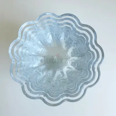 Curved glass bowls